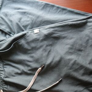 Vuori ✨ Forest Green Jogger Pants | Size M